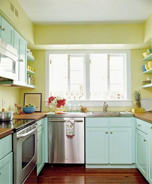 idea-paint-small-kitchen-pistachio-green-light