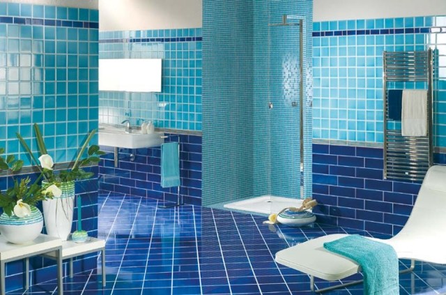 ideas-tiled bath-bathroom-color-blue-sea