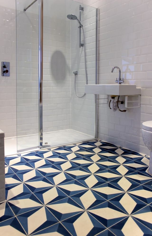 ideas-tile-room-bath-floral-pattern-color-white-blue