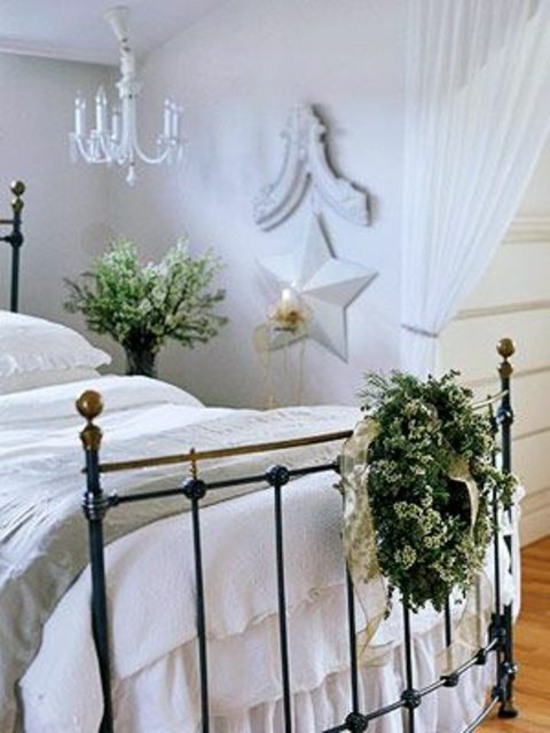 bedroom decor ideas with wreath flowers in bed