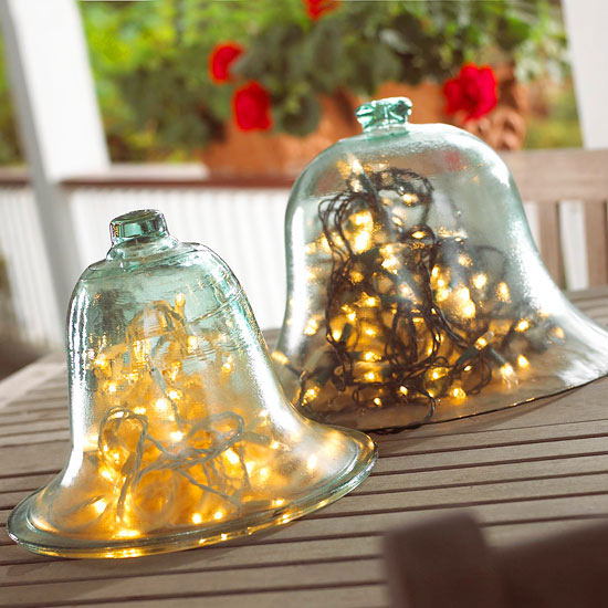 ideas-table-Christmas-deco-bells-glass-garlands-bright ideas christmas table