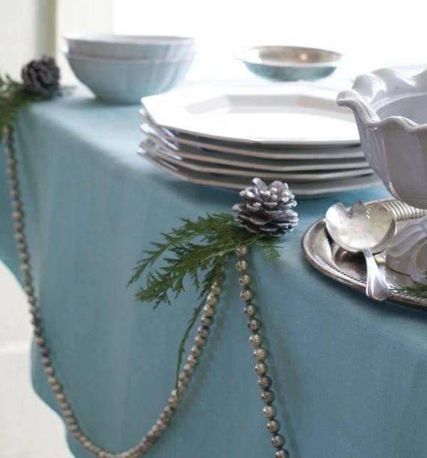 ideas-table-christmas-decoration-garland-pearls-silver-apples-pin-silver ideas christmas table