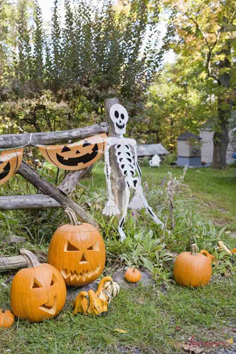 halloween dekorera idé trädgård utomhus pumpor