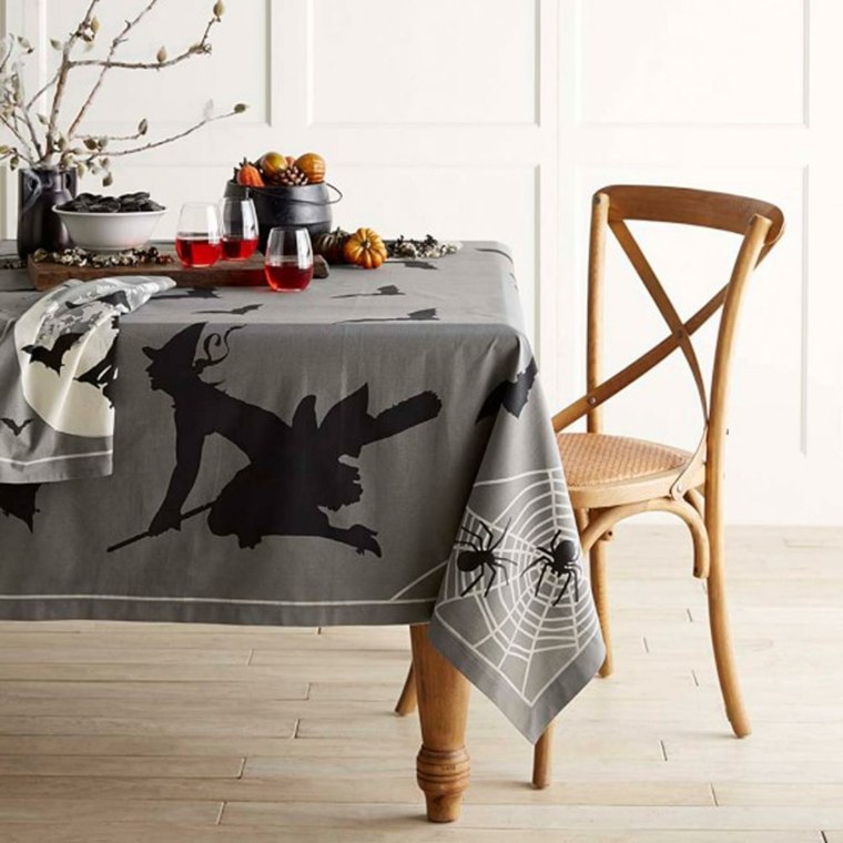 Halloween decor idea Modern table