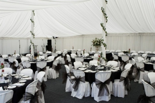 deco idea wedding room centerpiece black and white