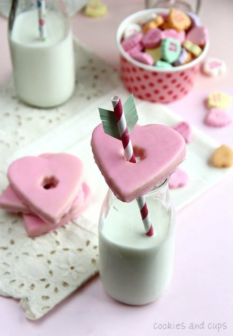 valentine's day decoration table cake shape pink original idea