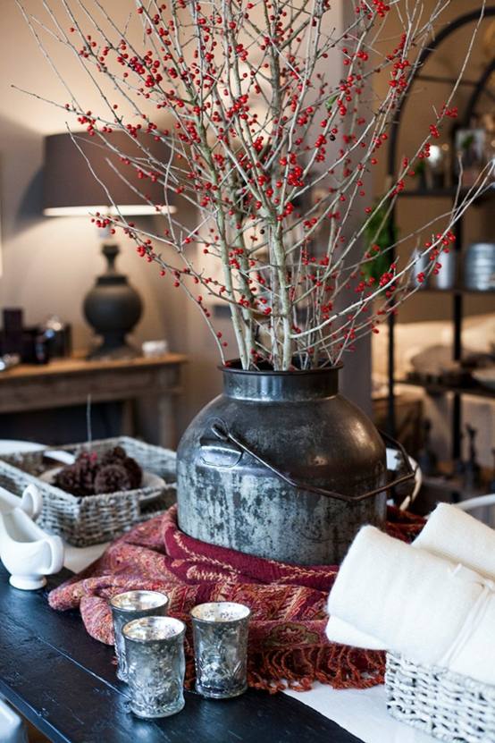 red plant idea Deco table with dry branches