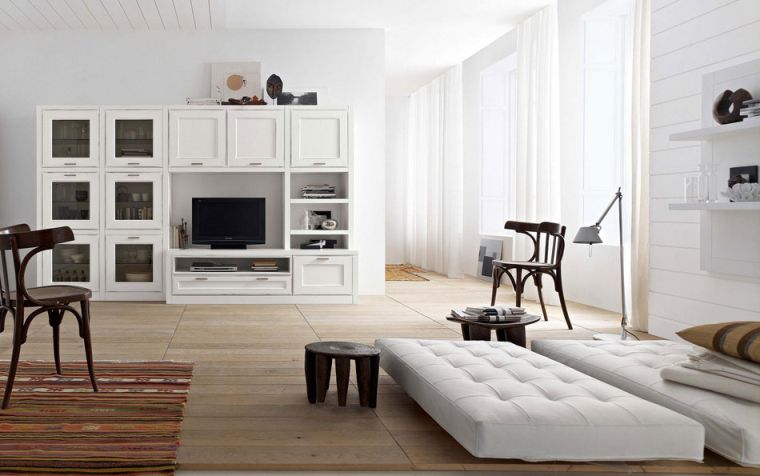idea hiasan perabot ruang tamu lantai karpet putih lantai solek tumbuhan lampu kerusi berlengan oren