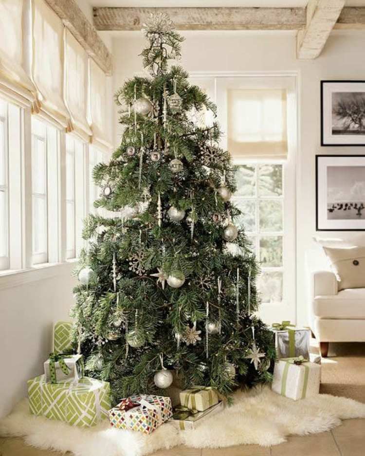 vintage christmas tree decor idea