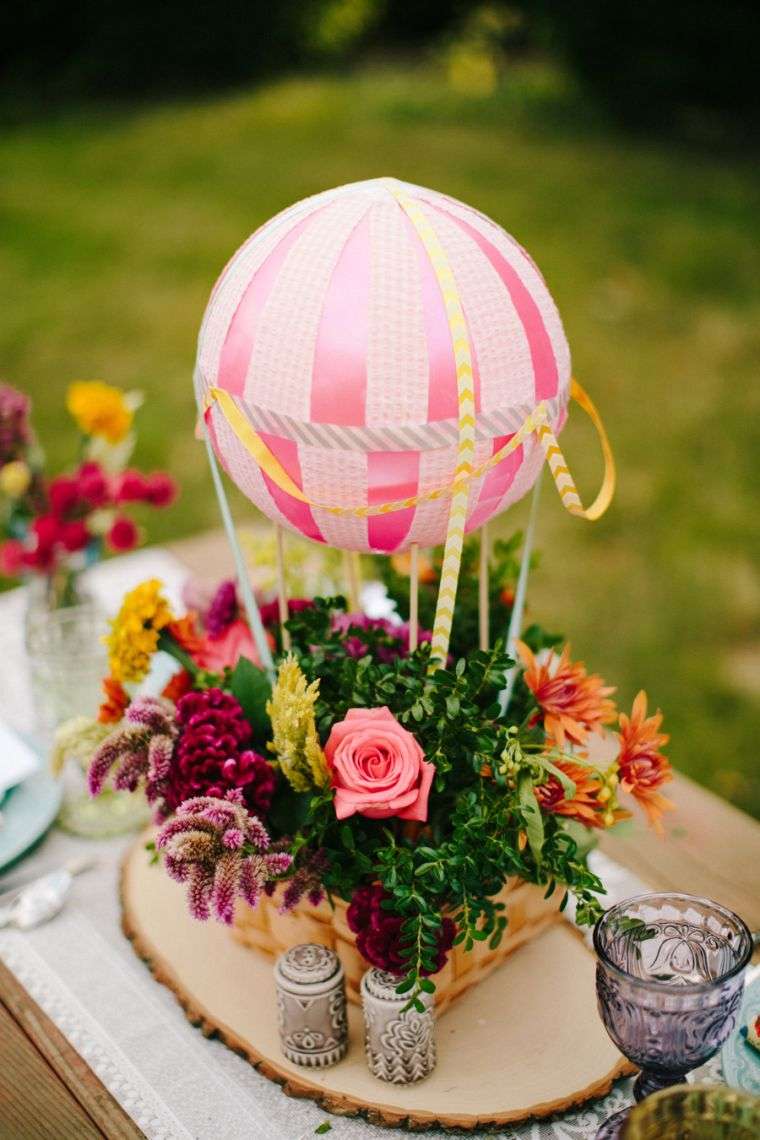 deco idé bord foråret centerpiece blomsterdekoration luftballon