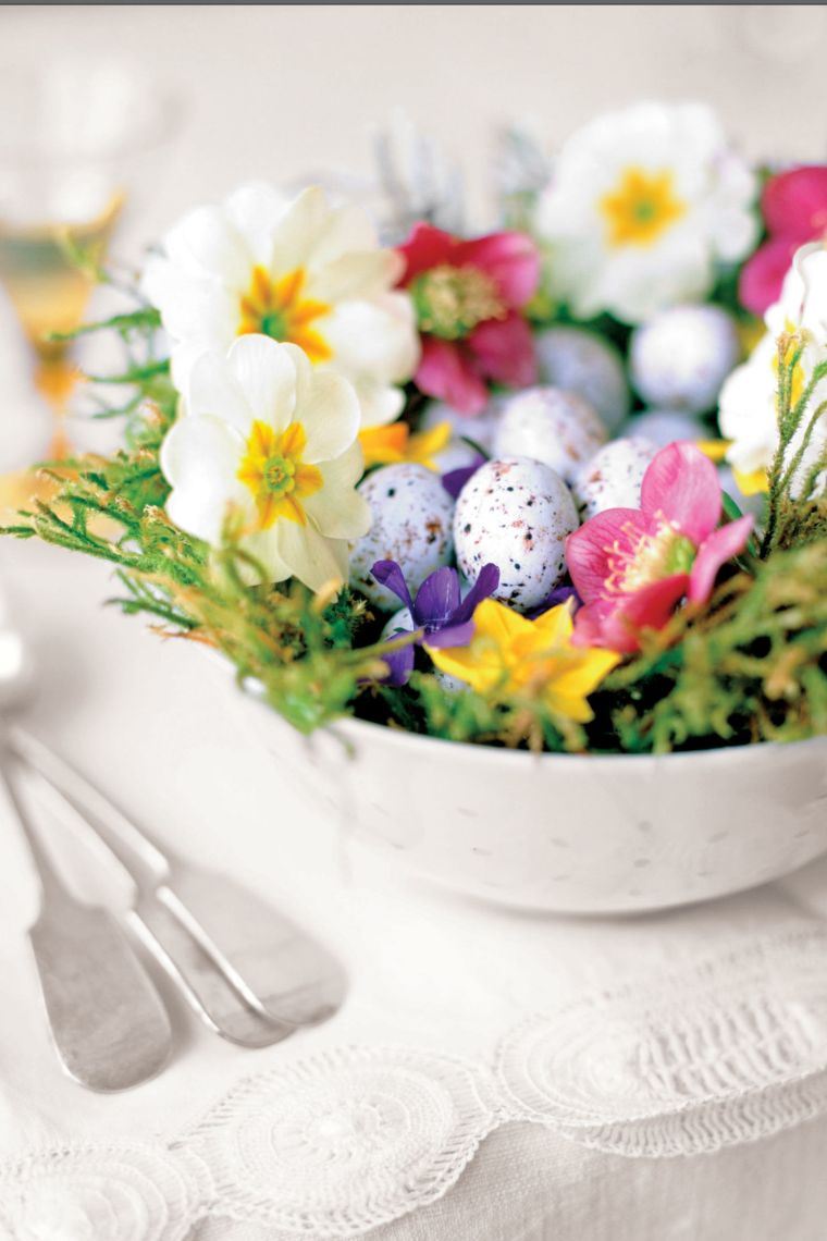 deco idébord våren ägg påsken vas blommor mittbord