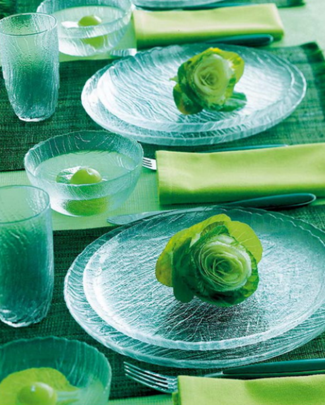 decorate the table original idea of ​​decoration cabbage plates