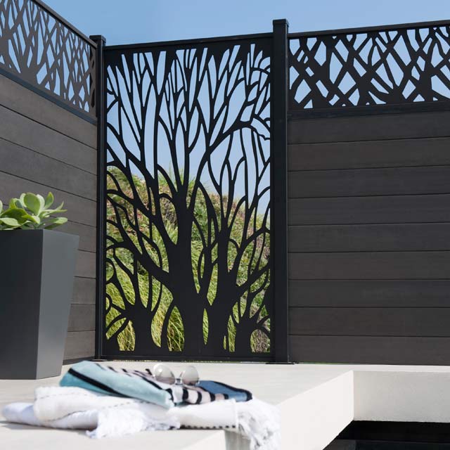 deco garden design black fence