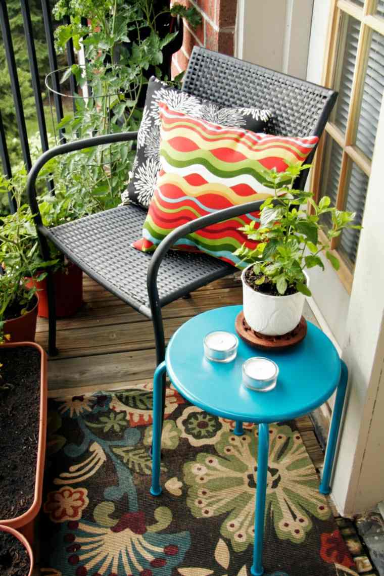 to build a small garden on the balcony