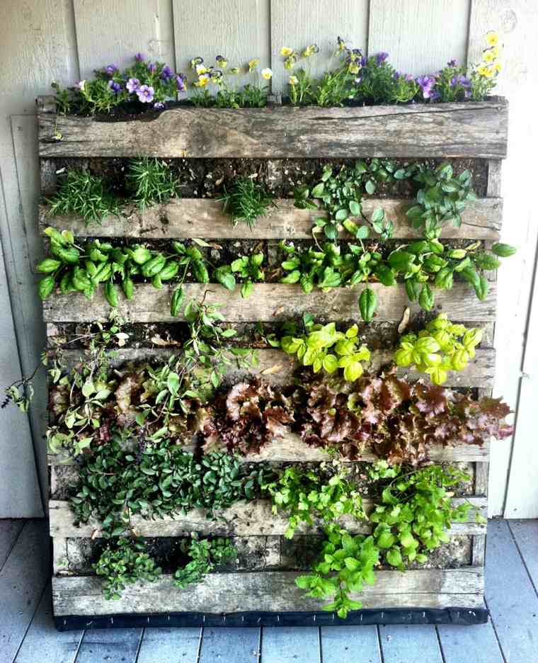 wooden pallet idea DIY space storage outside garden