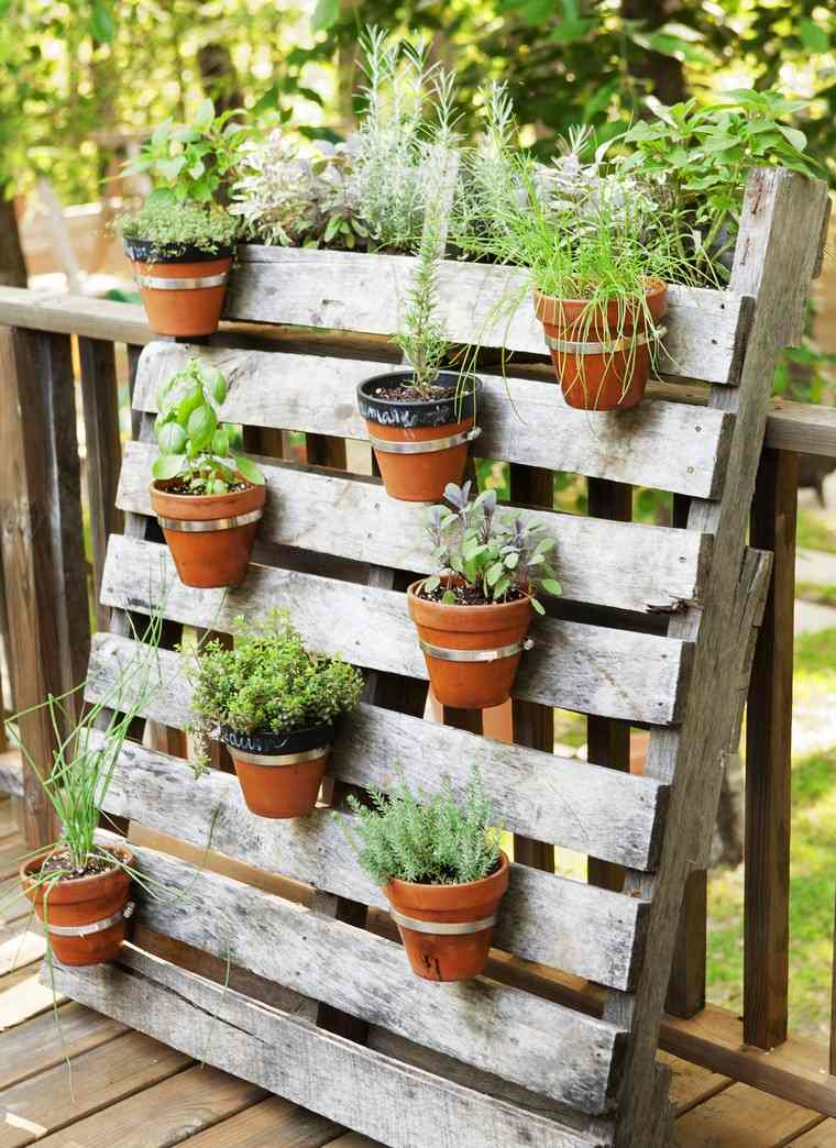 diy planter in palette pallet-wood-pots-plants