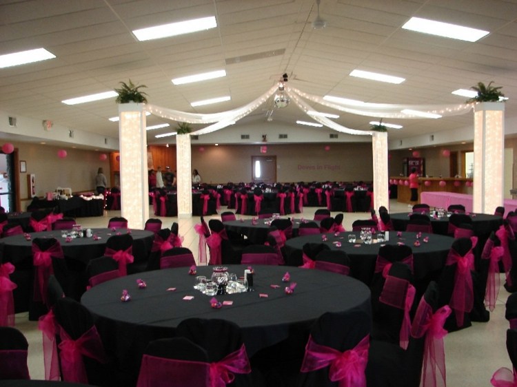 pink black wedding decor idea