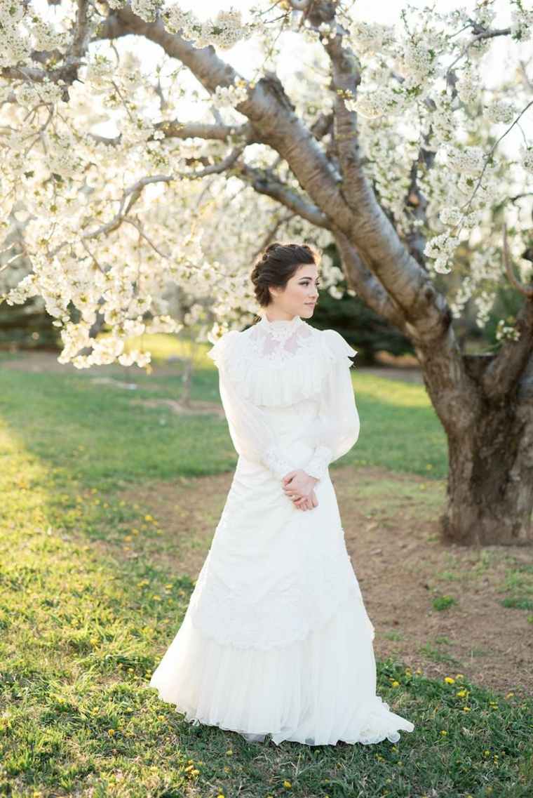 wedding idea vintage white wedding dress