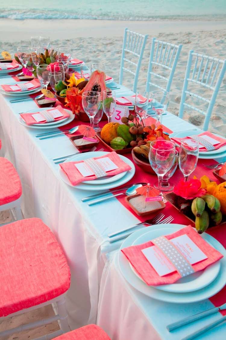 wedding idea pink blue table