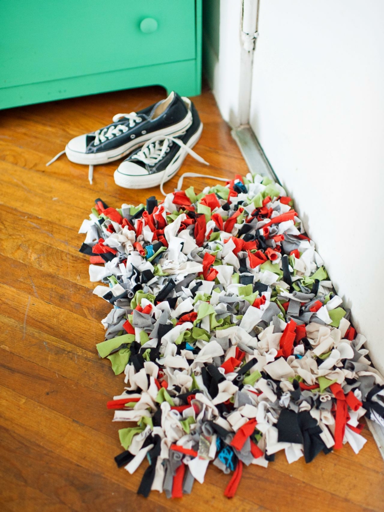 idea recycling old clothes carpet diy original cheap old t-shirt idea