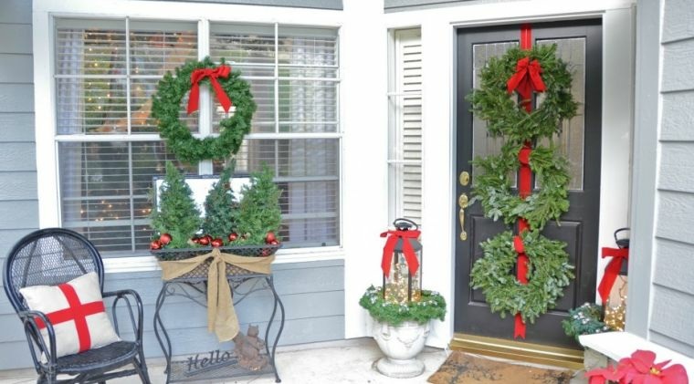 images decoration outside Christmas doors entree