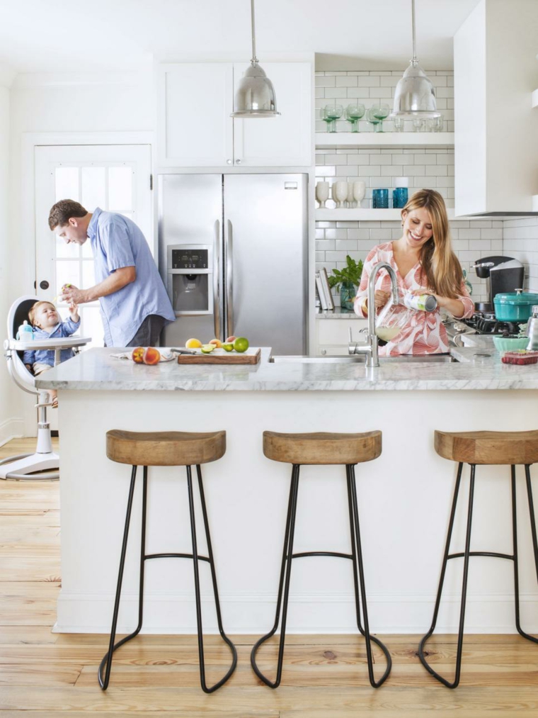 central bar and kitchen island