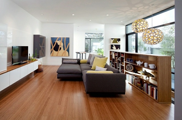 moderne interiør parkett sofa tv vindu