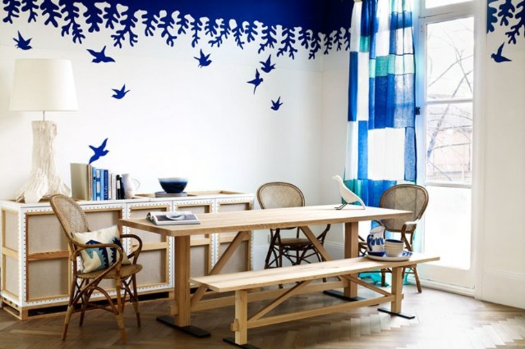 idea menghias bilik makan ruang tamu reka bentuk dinding dinding tirai perabot kayu biru