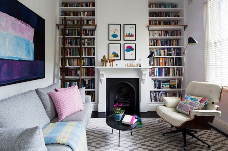 idea menghias ruang makan ruang tamu tikar lantai putih kelabu sofa kusyen bingkai dinding