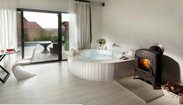 deco white design jacuzzi