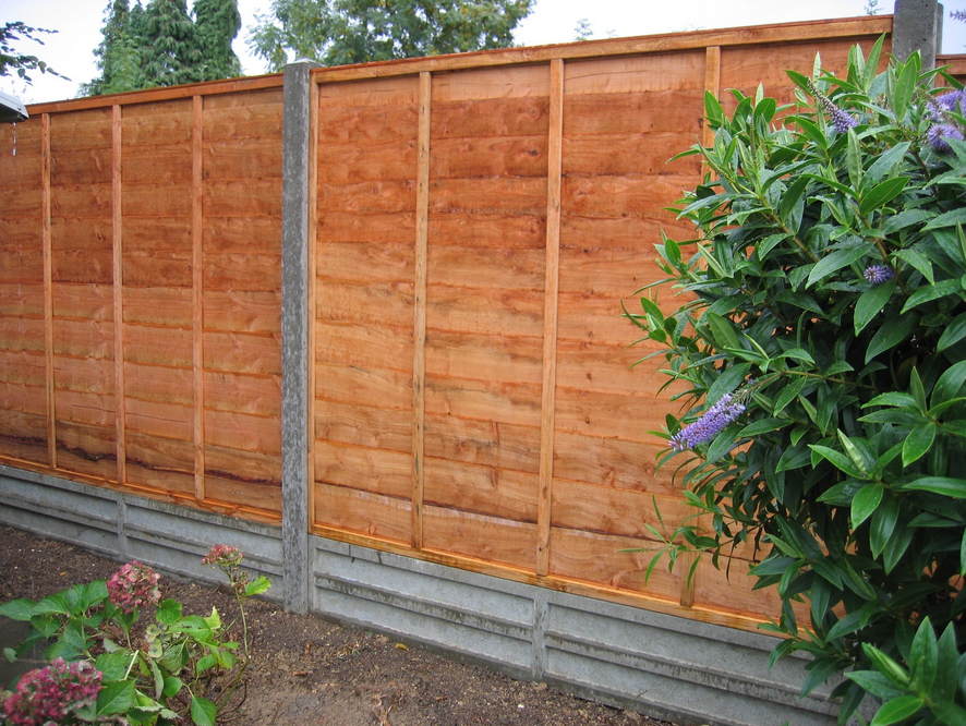 garden fence wood blackout design idea