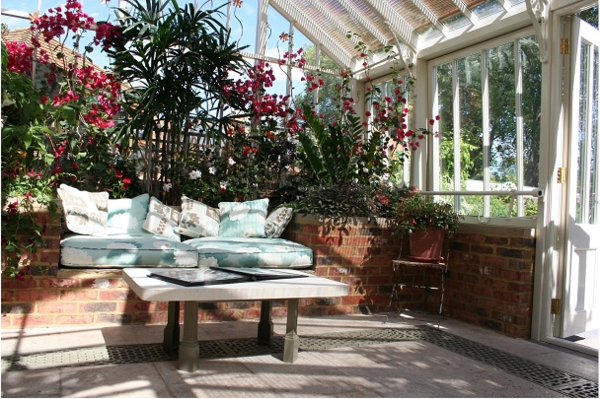 garden winter covered bench red bricks