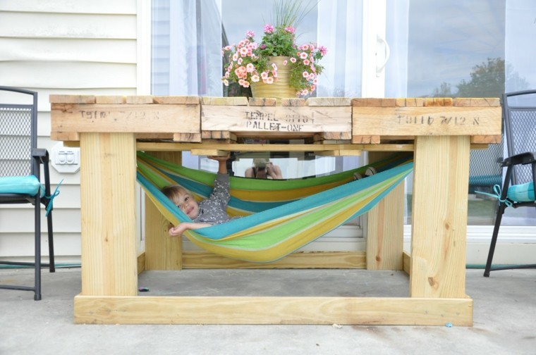 garden table in wooden pallet original idea