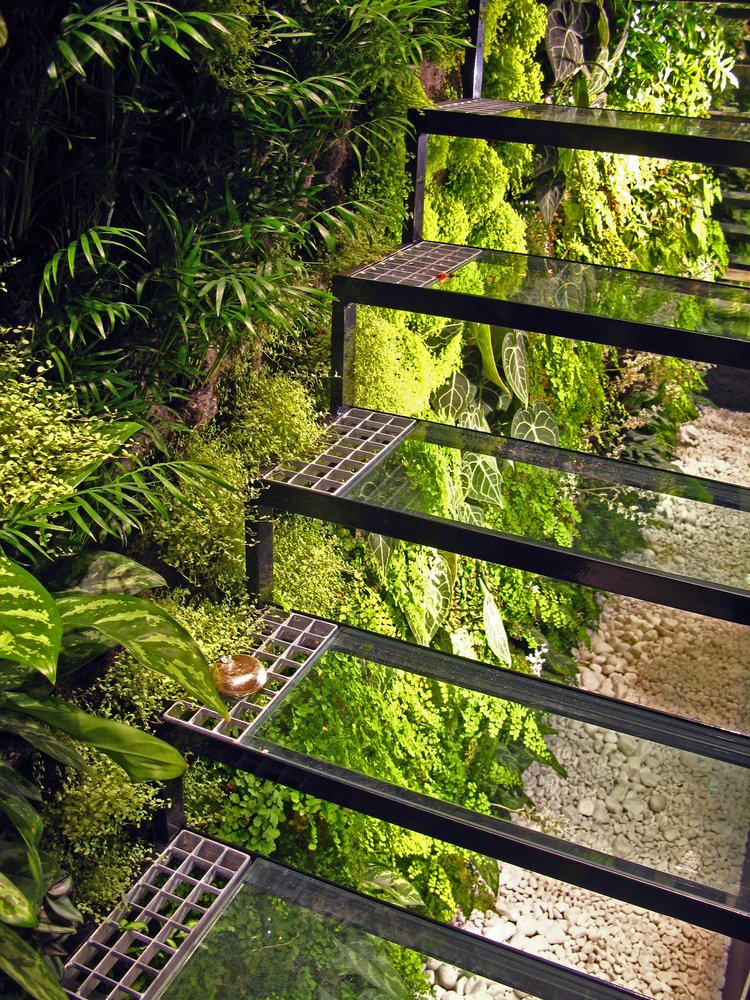 vertical outdoor garden green plant idea