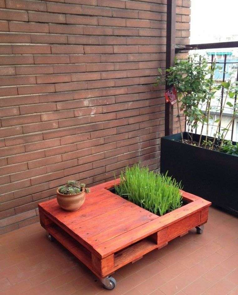 gardener wooden pallet rollers DIY garden idea furniture outdoor