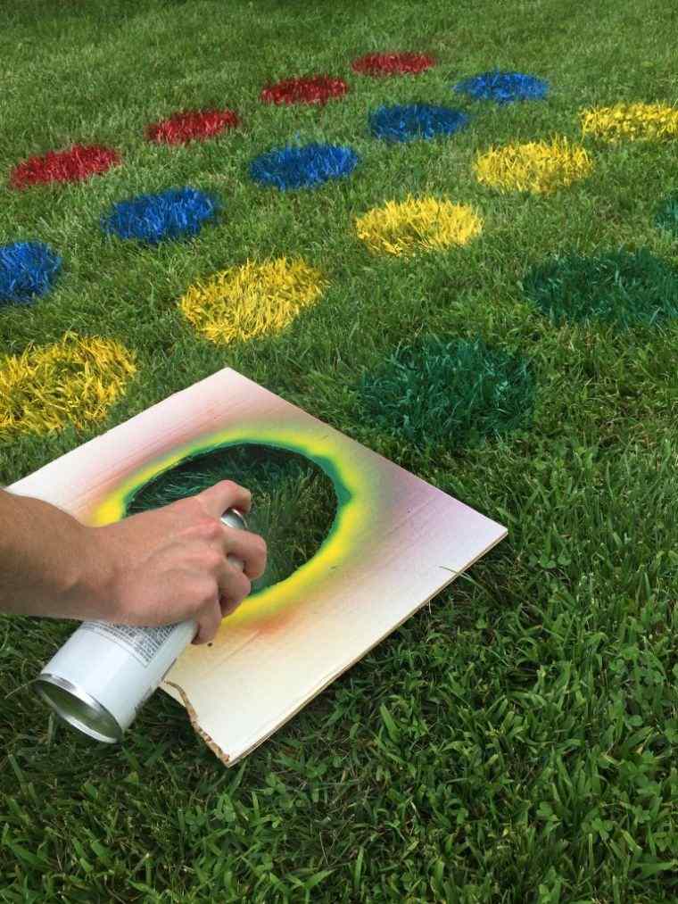 Games-full-area child-idee-grass-twister-ideas