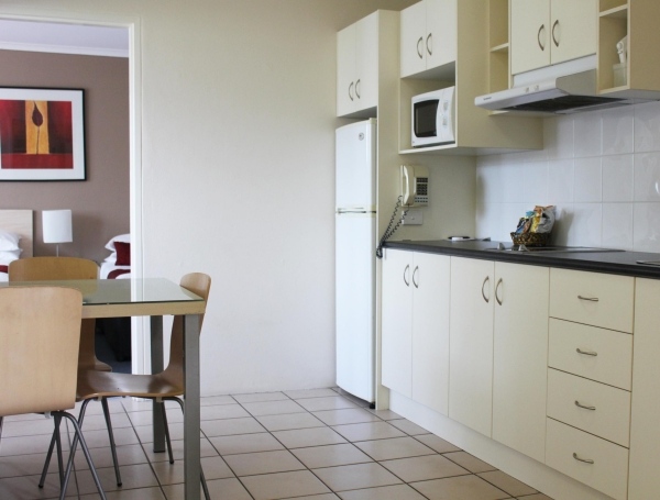 kitchen-white-many-cabinets-drawers