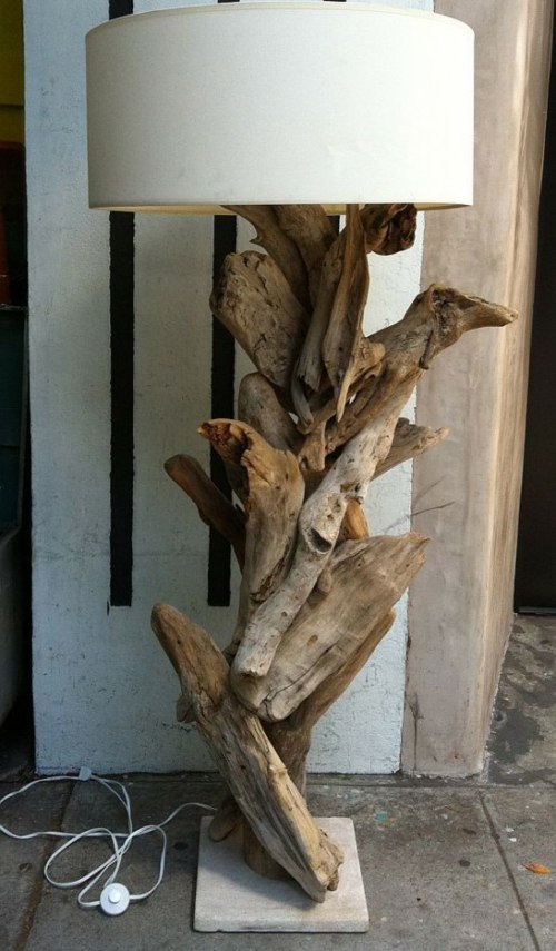 wood deco posing lamp