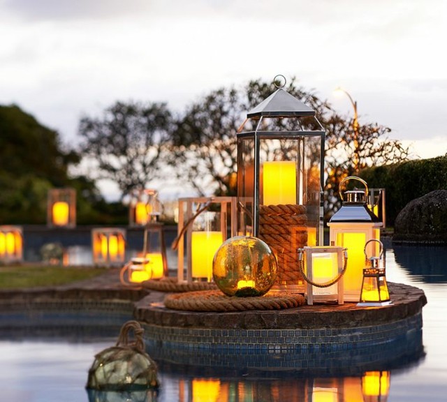 lantern candle deco pool