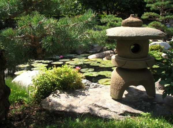 lantern garden japanese zen atmosphere