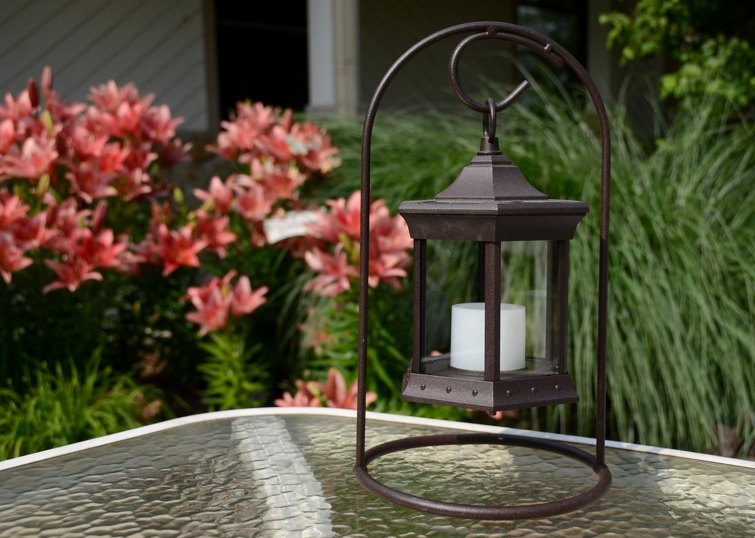 metal garden lantern deco