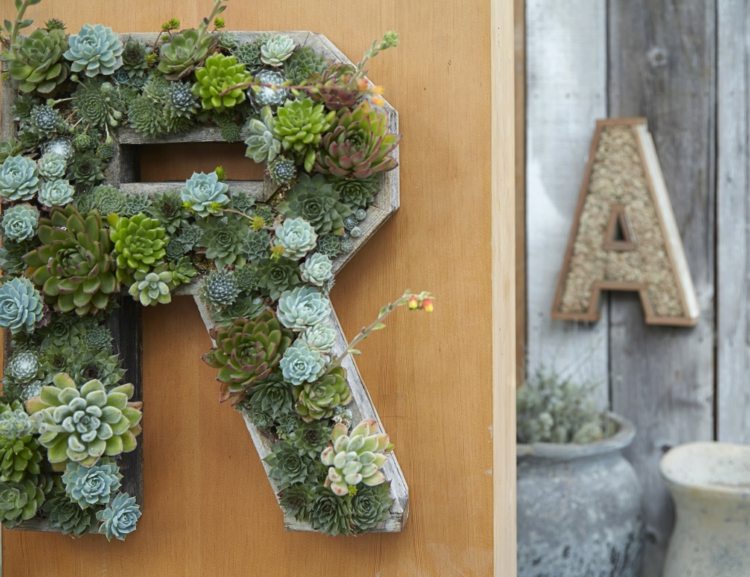 R-shaped hanging gardens