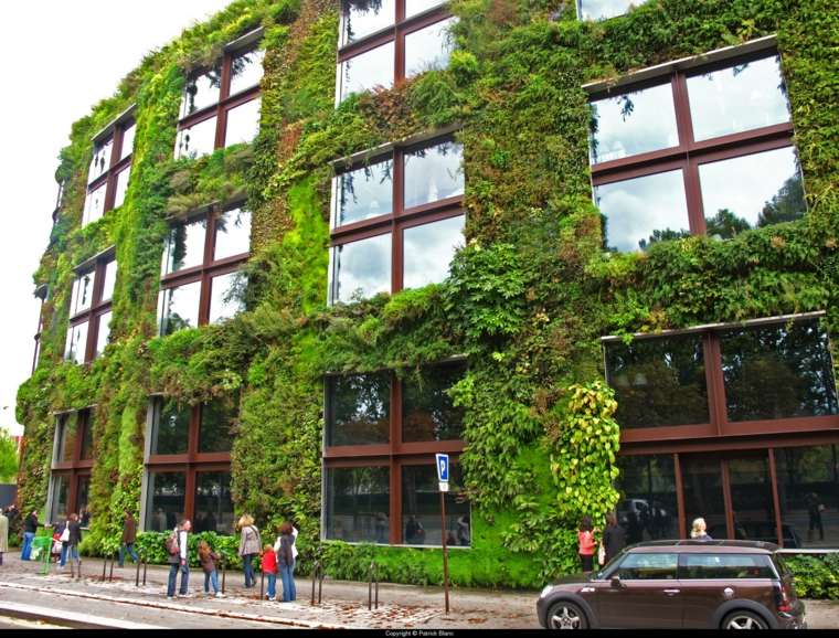 the hanging gardens deco facade