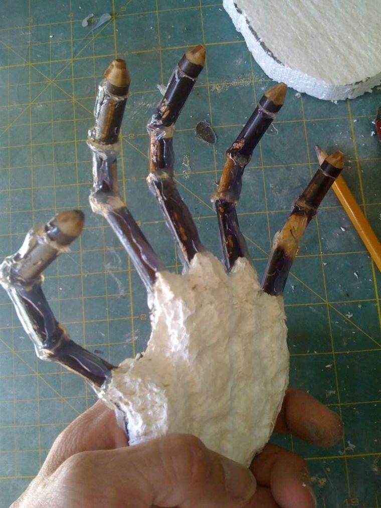 hand-skeleton-pate-salt