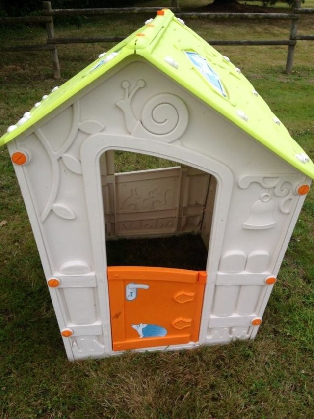 house hut child garden plastic