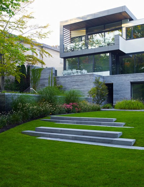 contemporary house outdoor space green