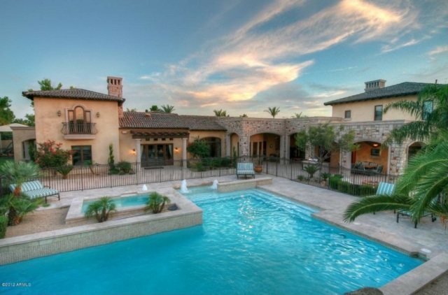 luxurious house garden pool