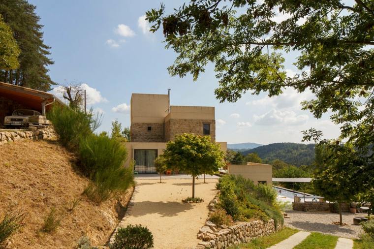 ultra modern röd hus ardeche yttre utsikt under solen