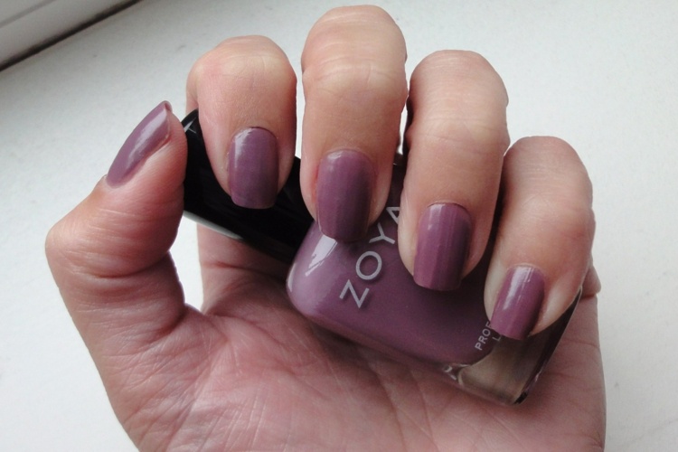 purple modern summer manicure