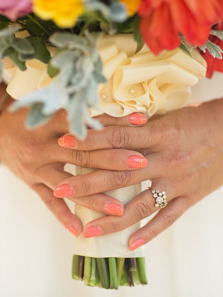 manicure-wedding-color-salmon-intense